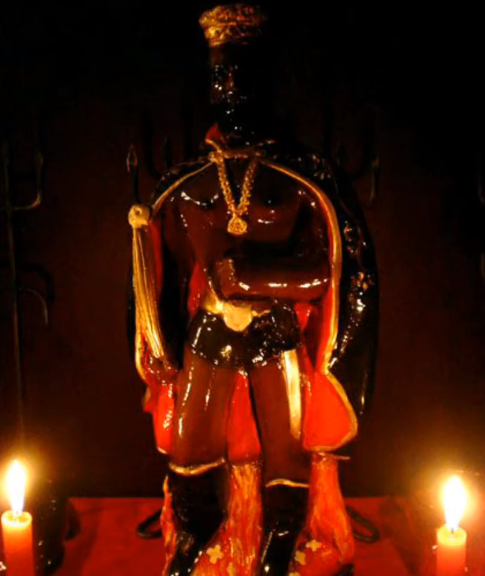estatua del Espíritu de las siete encrucijadas